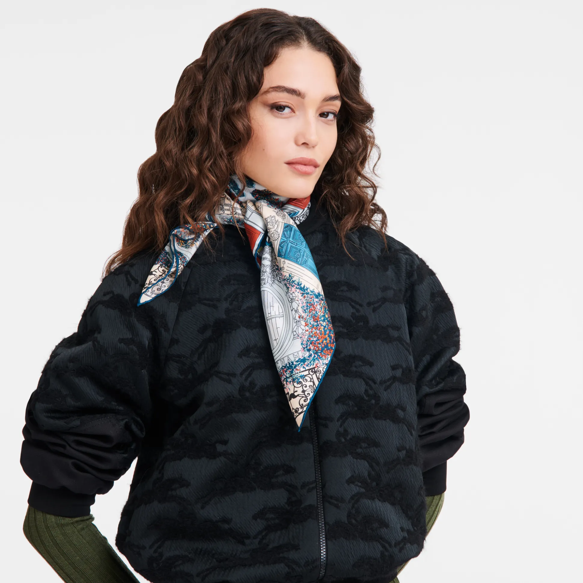 foulard_di_seta__giardino_parigino_seta__pavone_1.webp Flash Sale Longchamp Foulard di seta 90 Giardino parigino Seta - Pavone