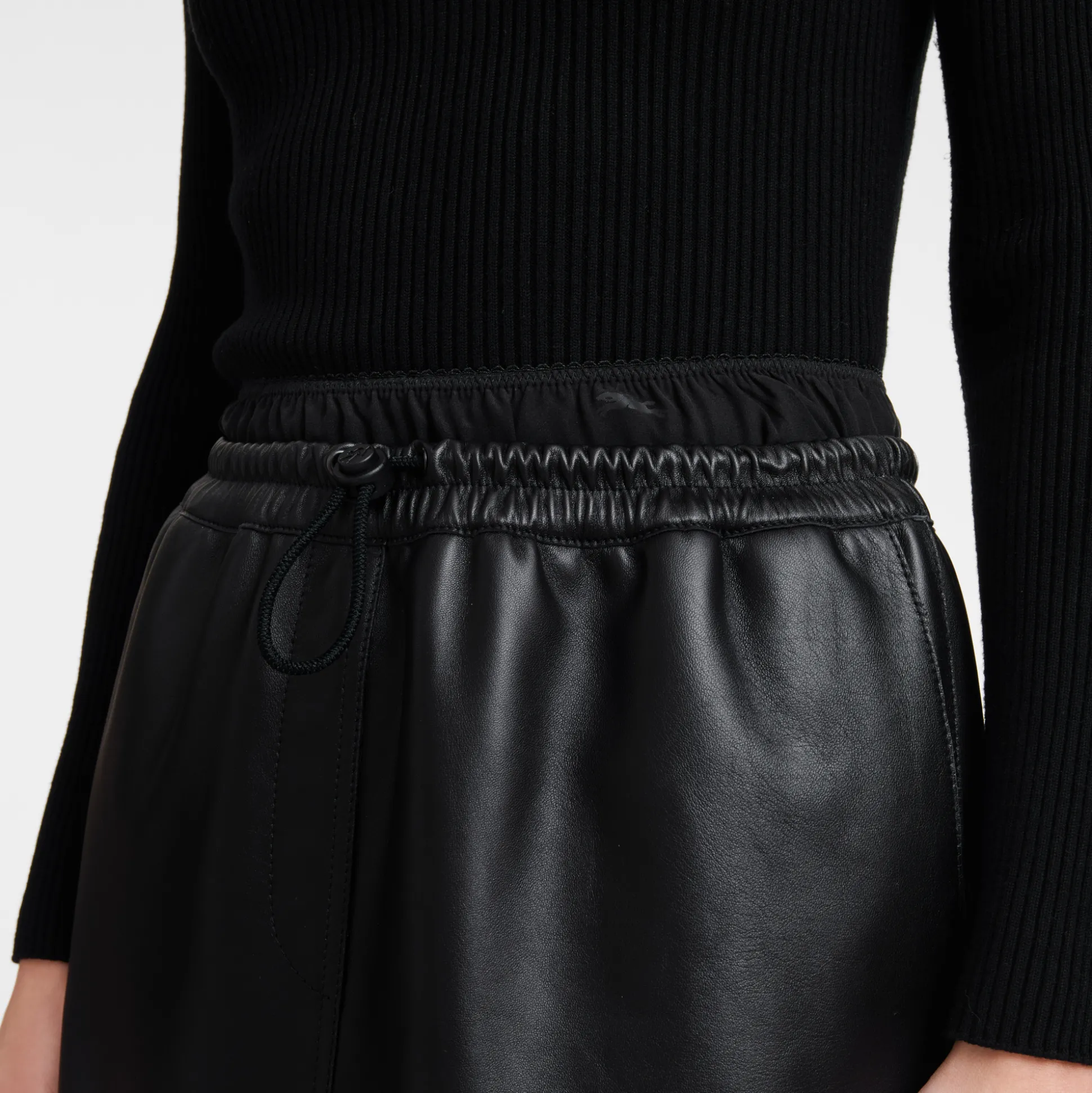 Best Sale Longchamp Gonna corta in pelle con cintura con applicazione Nero